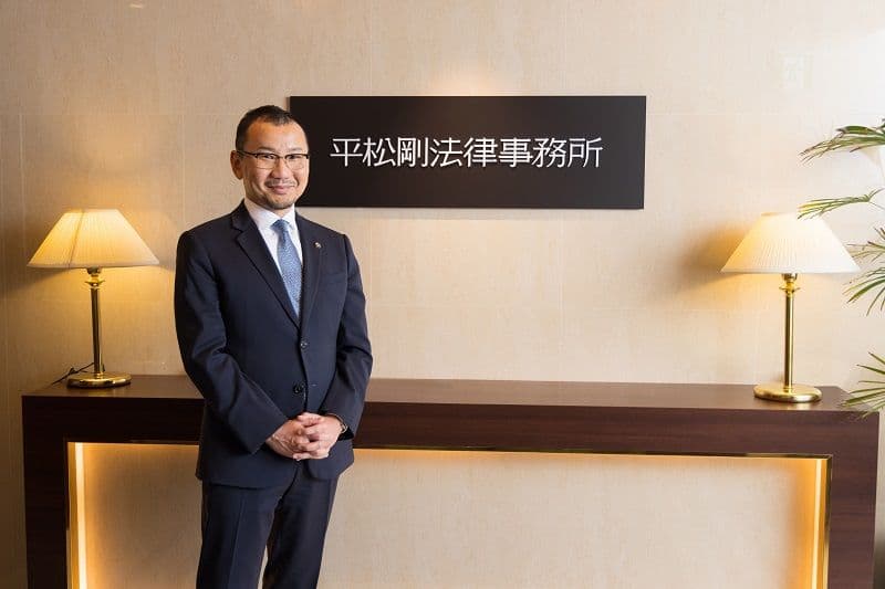 平松剛法律事務所のブランド広告、新聞広告掲載直後から4ヶ月間にわたり問い合わせが伸長。その鍵は調査データ